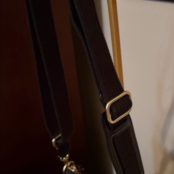Coach Hampton BlackSignature swingpack Crossbody with Gold Turnlock G0867-40688 - Picture 4 of 15